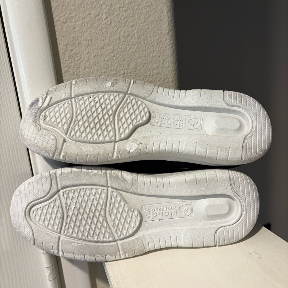 Blondo Womens Karen Black Running Shoes Sneakers 7.5 M Waterproof 9641 Worn Once - Picture 6 of 9